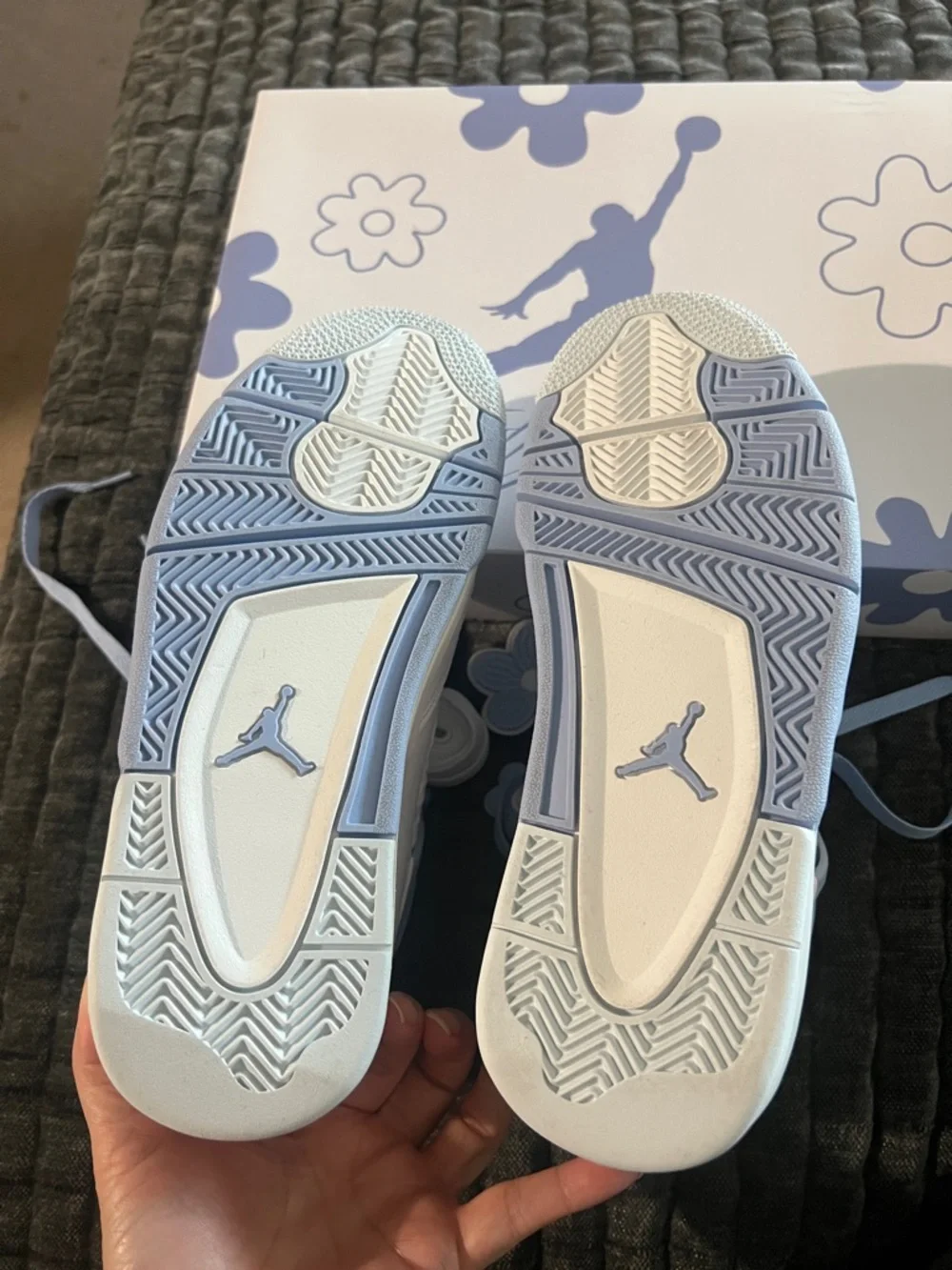 Limited Edition Women’s Air Jordan 4 Retro “Forget Me Not” - Picture 7 of 9